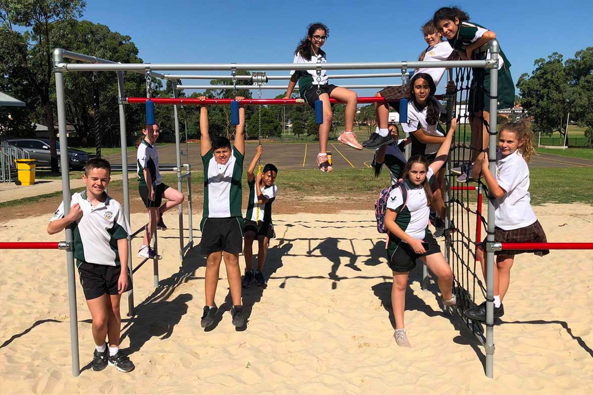 BERESFORD ROAD PUBLIC SCHOOL – Funky Monkey Bars